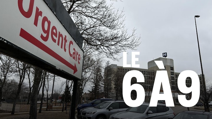 Un panneau indiquant la salle d'urgence d'un hôpital.