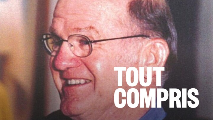 Un homme portant des lunettes.
