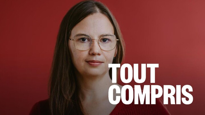 Photo de Christiane Vadnais portant un chandail rouge