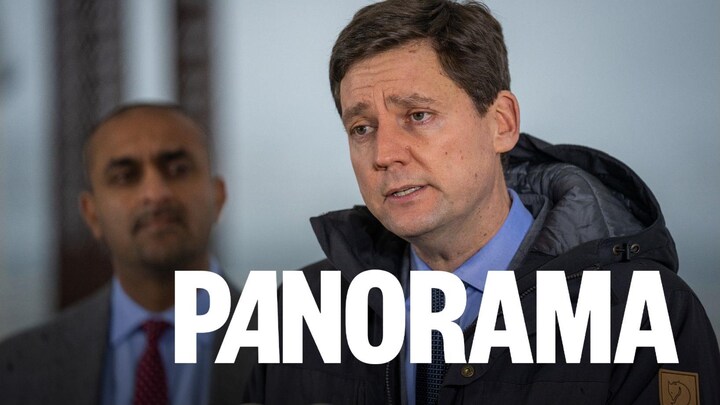 David Eby en point de presse.