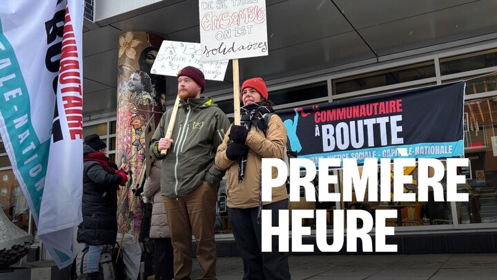 Des travailleurs du milieu communautaire manifestant à Québec.