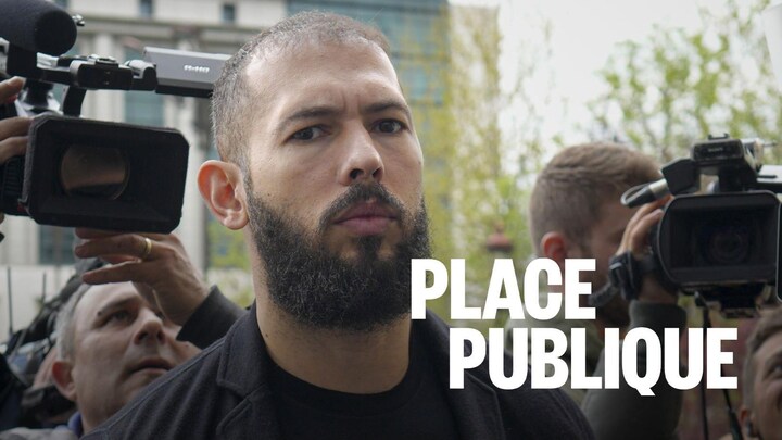 L'influenceur masculiniste Andrew Tate arrive au tribunal de Bucarest, à Bucarest, en Roumanie.