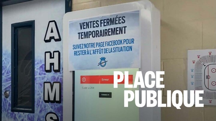 Une borne d'achat de billet aux Saguenéens.
