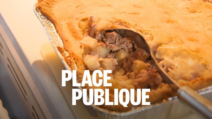 un plat de tourtière sur un four.