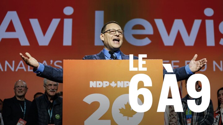 Avi Lewis sur scène.