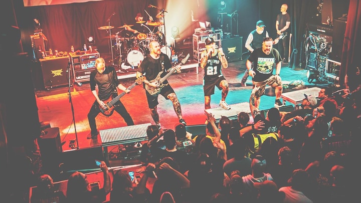 Les musiciens du groupe Despised Icon en spectacle.