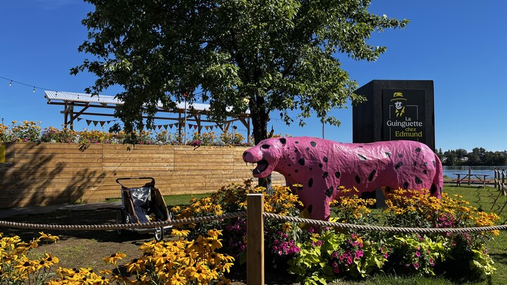 Le décor de la Guinguette Chez Edmund en 2022.