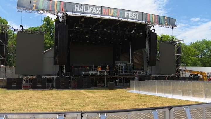Une scène de festival.