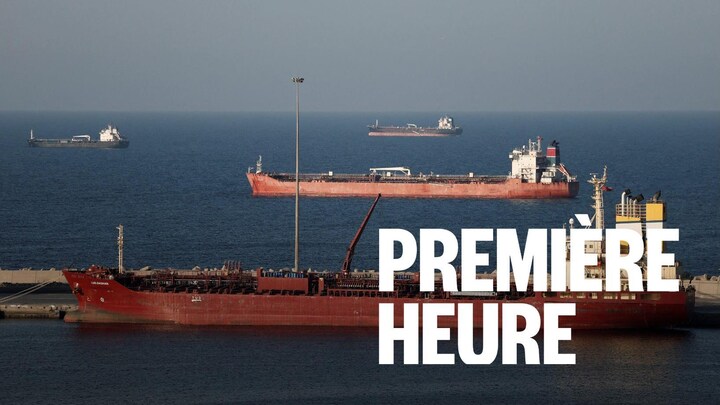 Quatre navires sont à l'arrêt.