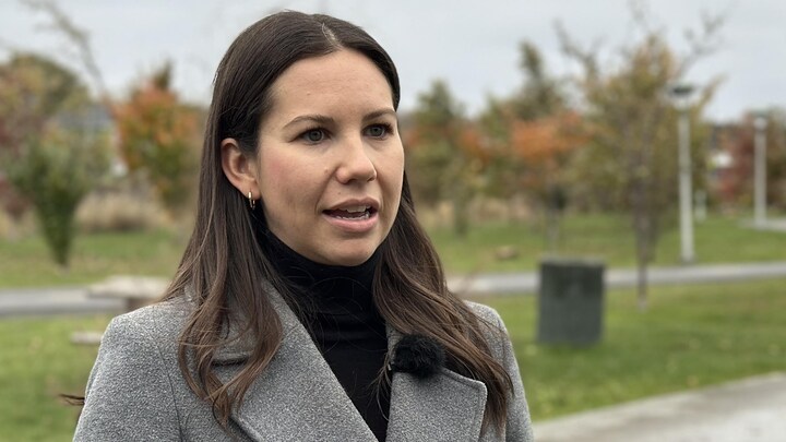 Kristina Michaud dehors à l'extérieur.
