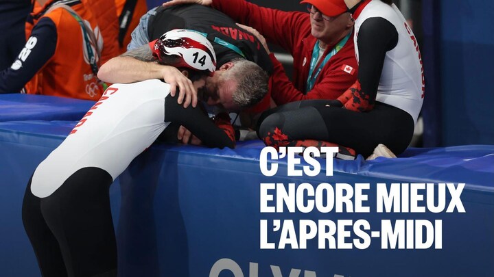 Un entraîneur donne un câlin à son athlète après une victoire d'une médaille olympique.