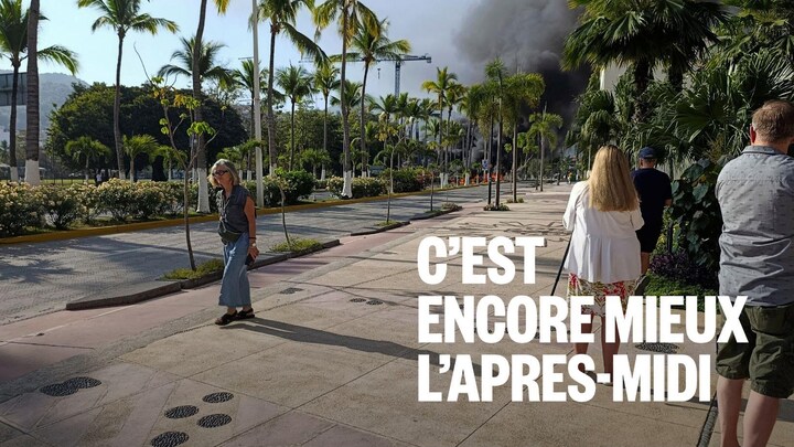Des touristes observent une colonne de fumée à Puerto Vallarta.