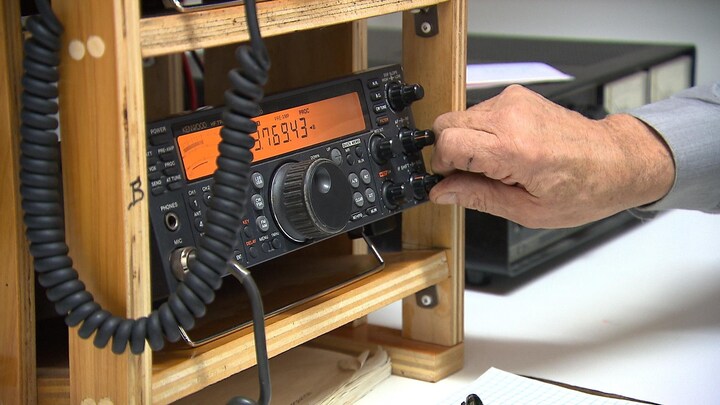De l'équipement de radio.