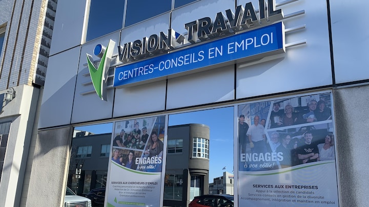 La devanture des bureaux de Vision-Travail, un centre-conseils en emploi.