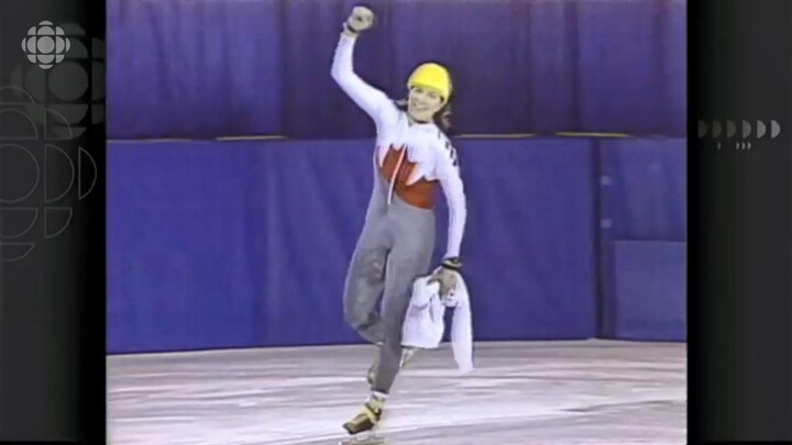 Sylvie Daigle célèbre sa victoire au 1500 m.