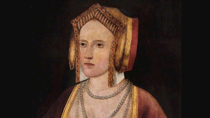 Un tableau montrant une princesse vêtue de parures dorées.