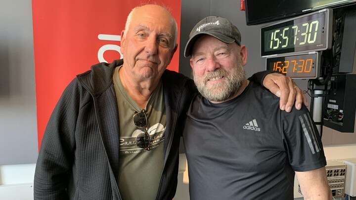 Ronald Bourgeois et Danny Boudreau sourient.