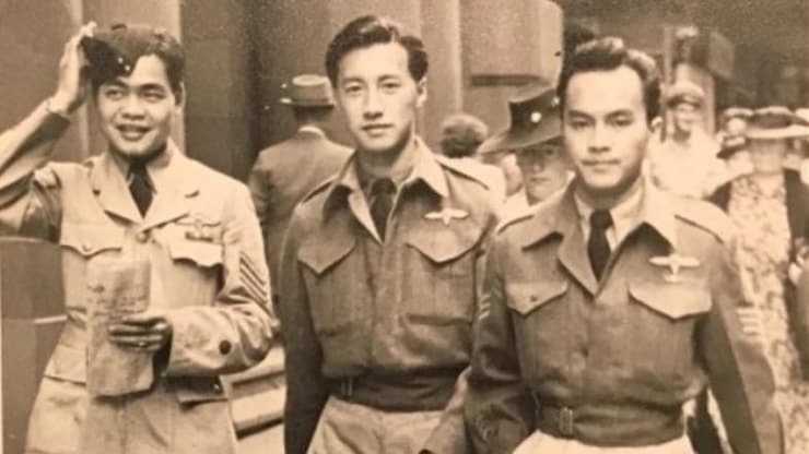1945年,三位参与163部队远东行动的加拿大华裔士兵,从左至右Loucy King, James Wong, 和Norman Lowe。