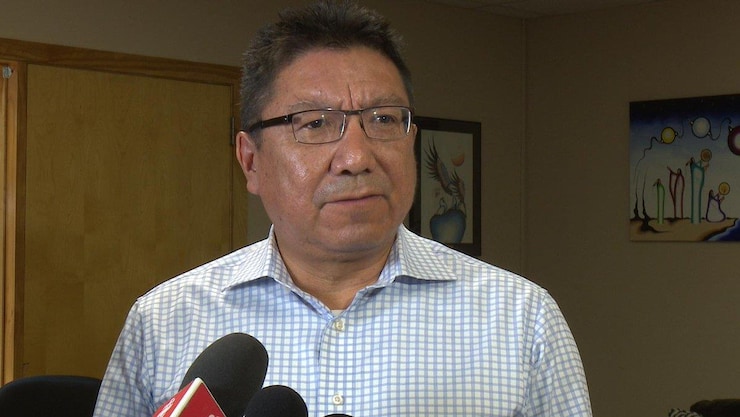 代表安大略省59原住民族的Nishnawbe Aski 族大酋长菲德勒(Alvin Fiddler)。