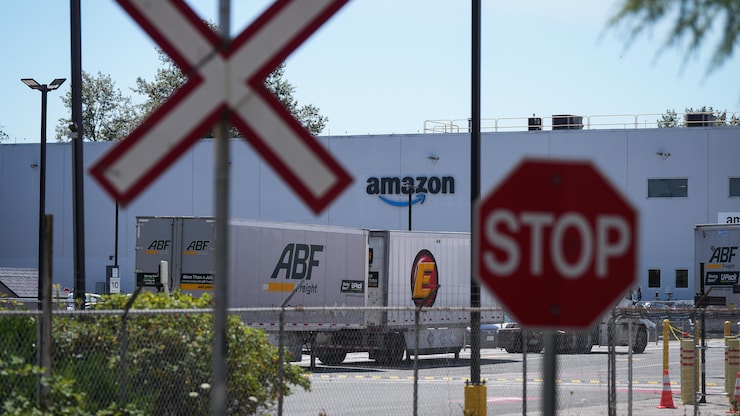El centro de procesamiento de pedidos YVR2 de Amazon en Delta, Columbia Británica.