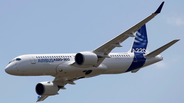 طائرة من طراز "إيرباص آ 220" (Airbus A220)، المعروفة سابقاً بـ"بومباردييه فئة سي" (Bombardier CSeries).