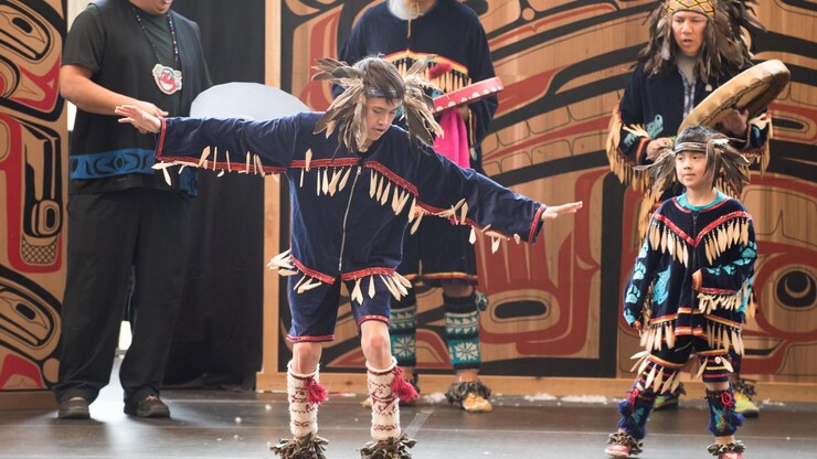 Un festival de danse autochtone pour garder la tradition vivante ...