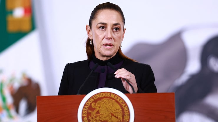 الرئيسة المكسيكية كلوديا شينباوم تتحدث في مؤتمر صحفي (أرشيف).