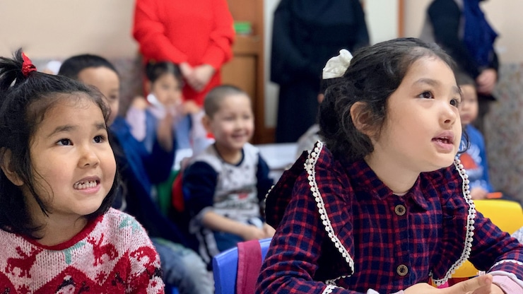 维吾尔族儿童。