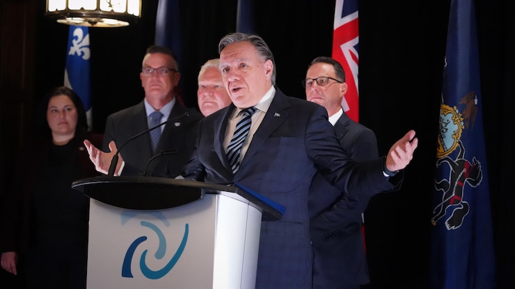 رئيس حكومة كيبيك فرانسوا لوغو متحدثاً اليوم في مؤتمر صخفي في كيبيك العاصمة.