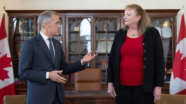 Le premier ministre Mark Carney s’entretient avec la députée de Sarnia-Lambton-Bkejwanong, Marilyn Gladu.