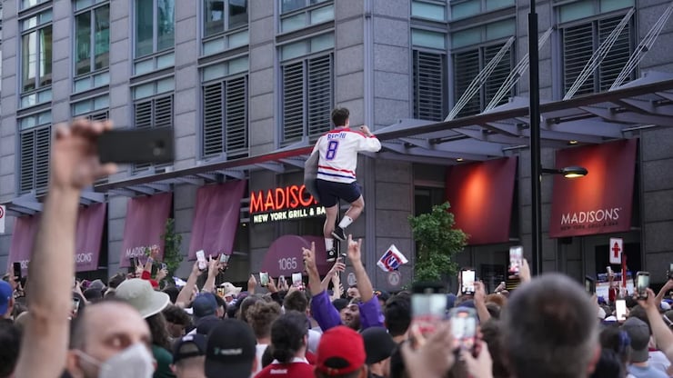 Habs Riots Montreal police use tear gas to disperse Habs fans after series victory ...