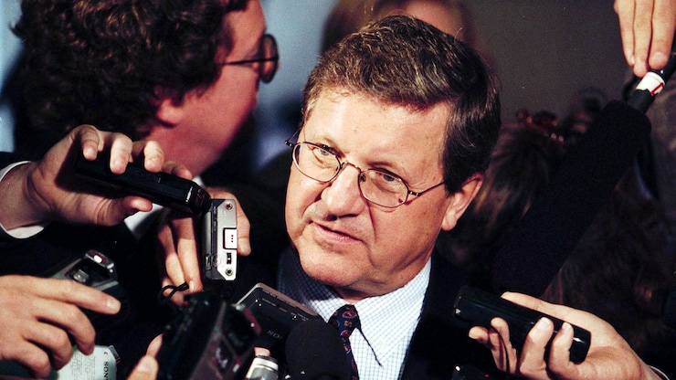 وزير الخارجية الكندي الأسبق لويد أكسوُورثي.