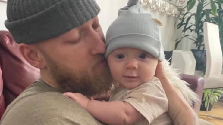 Jacob Flickinger y su bebé.