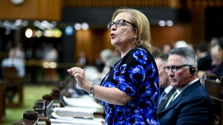Lena Diab prend la parole pendant la période de questions à Ottawa, le 27 mai 2026.