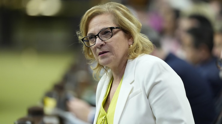 وزيرة الهجرة واللاجئين والمواطَنة في الحكومة الفدرالية، لينا مِتلِج دياب، تتحدث في مجلس العموم.