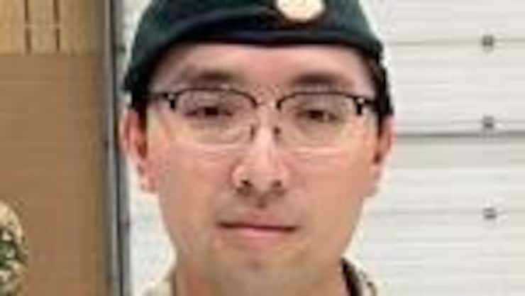 忠诚埃德蒙顿军团（Loyal Edmonton Regiment）的中士黄摩根（译自 Morgan Wong）。