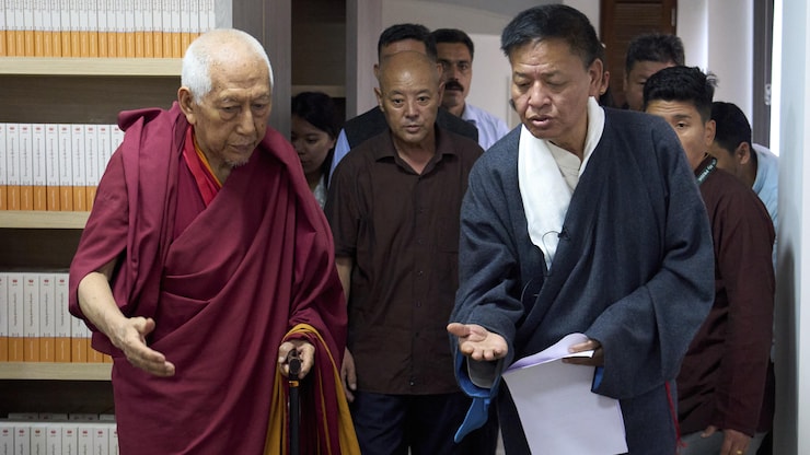 ĸ߼ԱɣʲУSamdhong Rinpoche󣩼ӡ˾߰ʹʣPenpa Tseringң