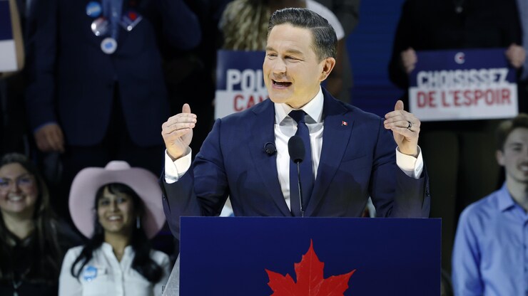 زعيم حزب المحافظين الكندي بيار بواليافر ملقياً خطابه في المؤتمر الوطني لحزبه مساء الجمعة 30 كانون الثاني (يناير) 2026 في كالغاري.