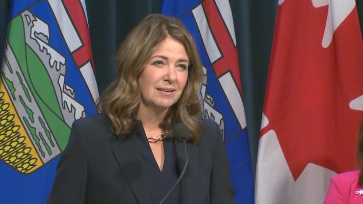 رئيسة حكومة حزب المحافظين المتحد (UCP) في مقاطعة ألبرتا دانييل سميث.