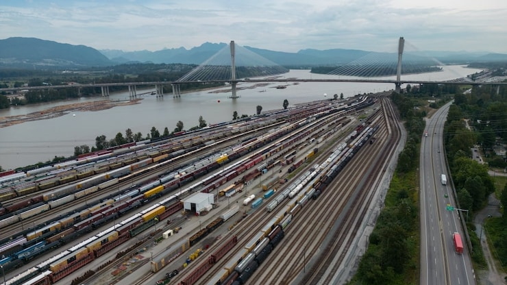 Opening up interprovincial trade can boost provincial economies.