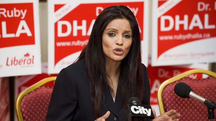 Ruby Dhalla en point de presse.