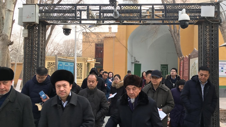 清真寺外的安全摄像头。