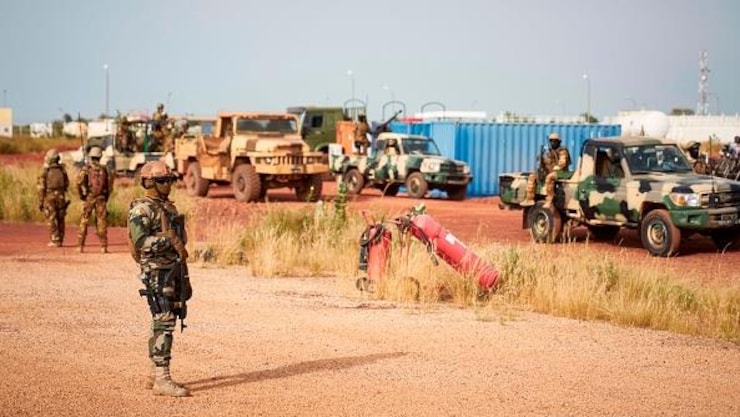 Soldados malienses cerca del aeropuerto de Mopti el 14 de octubre de 2018.