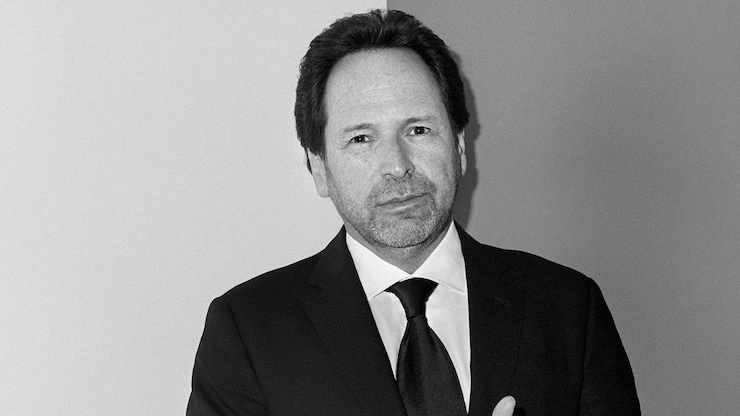 المخرج والمنتج السينمائي الكندي باري أفريتش.