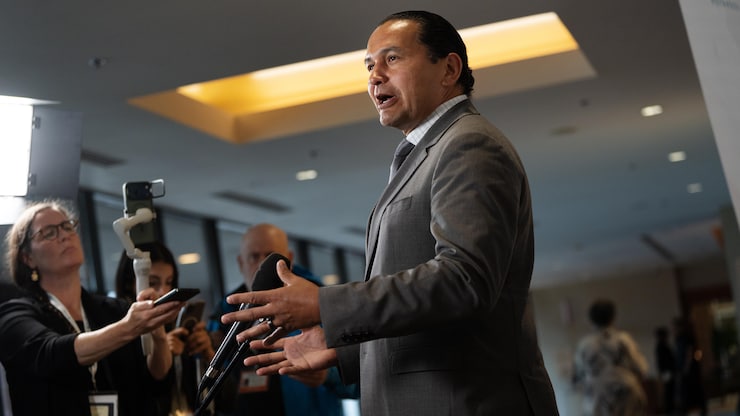 曼尼托巴省省长基努（Wab Kinew）。