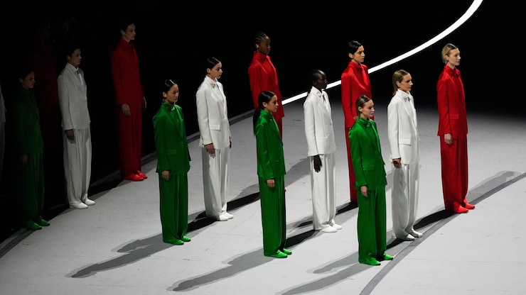 意大利的国家色彩在米兰-科蒂纳冬奥会开幕式上占据了重要地位。