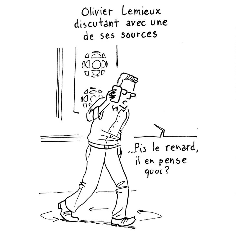 Le journaliste Olivier Lemieux discute avec une de ses sources au téléphone, en faisant les cent pas. Il demande : «Pis le renard, il en pense quoi?».