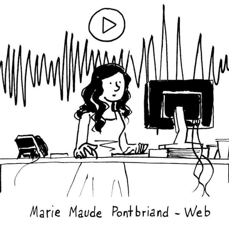 Marie Maude Pontbriand, du Web, est debout devant son ordinateur. On voit des ondes de lecteur audio derrière elle.