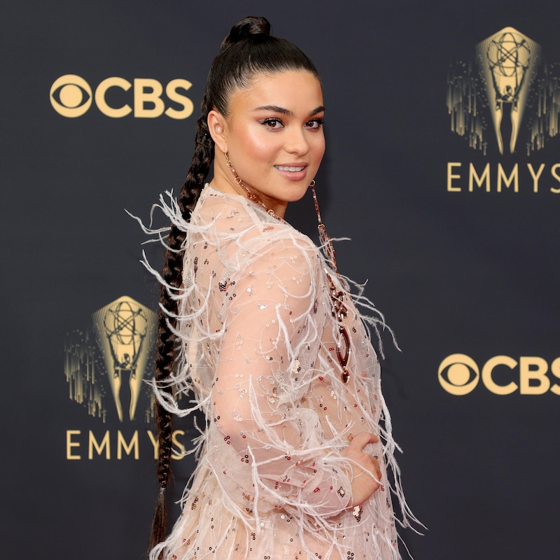 Devery Jacobs assiste à la 73e cérémonie des  Emmy Awards à L.A. le 19 septembre 2021 à Los Angeles, Californie.