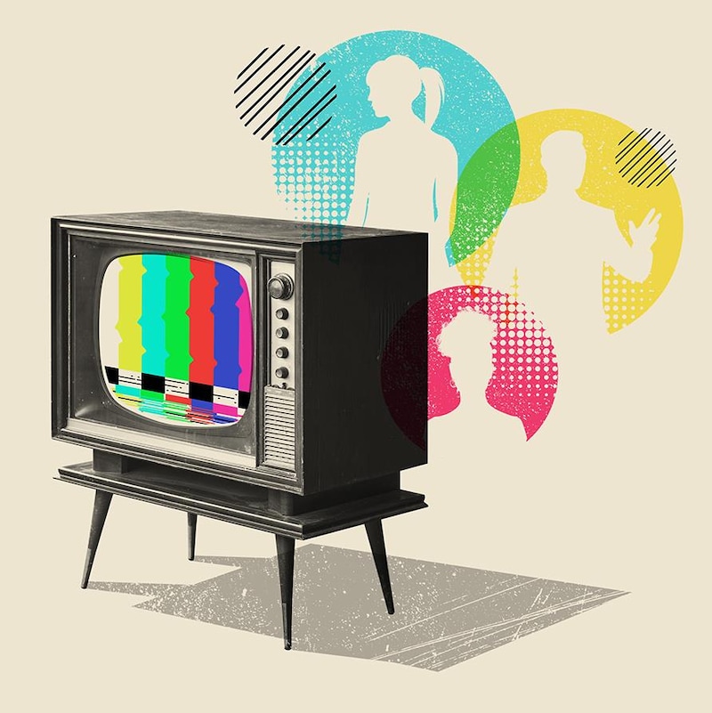 Un vieux modèle de télévision avec les barres de différentes couleurs à l'écran